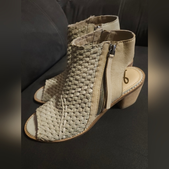 SAM EDELMAN Cooper Beige Leather Woven Block Heel Peep Toe Booties Sz8.5 - Picture 2 of 9